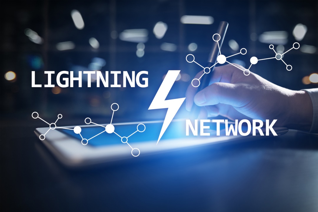 Lightning network giúp giải quyết vấn đề tốc độ và phí trên mạng lưới Bitcoin.