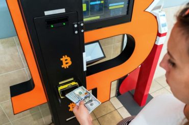 ATM Bitcoin tren toan cau dat 40.000 may bat chap thi truong suy thoai - anh 1